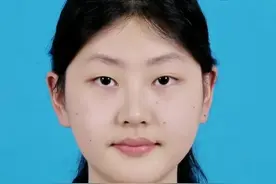 王丹丹同学为恩施市第一中学2025届历史类高三（21）班学生，2022年中考成绩全市排名1074名，2025年高考659分，全省排名69名，初中毕业于舞阳中学。#恩施 #学霸 #高考成绩 #金榜题名视频封面