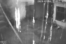 河南商丘特大暴雨。#监控下的一幕 #这雨越下越大下个不停
