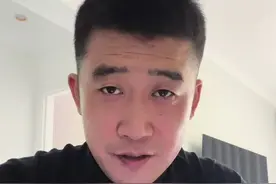 纯AA制的业余足球基本要没有了。。没夸张！ 致敬那些不为盈利还张罗球队的队长吧！25年，会有很多人放弃！你们队还张罗，好好珍惜，多出勤！视频封面