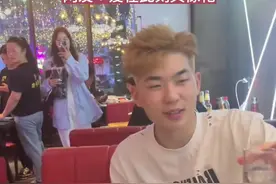 女孩与男友异地恋 为了给他一个惊喜 #苹果香 #黑大婶版苹果香 女孩跨越1500百多公里偷偷地来看他 当女孩出现那一刻 男友仿佛还在梦中视频封面