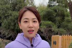 心有草木，眼有繁花，即便结庐在人境，也能心远地自偏。你是怎么充能的呢？#充能 #把生活调回春天频道 @劳春燕视频封面