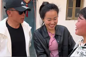 “公婆变形记”当儿媳妇给公公穿上时髦衣服，53岁公公秒变25，没想到让婆婆有危机感了   哈哈#记录我的农村生活 #新农人计划2025 #农村生活 #我的乡村生活视频封面