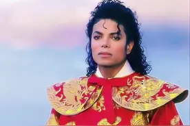 1987年，#迈克尔杰克逊 第一次以游客的身份踏足中国大陆。从三乡雍陌村，到南朗翠亨村#michaeljackson视频封面