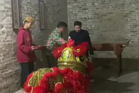 腰古水东醒狮队 狮子开光仪式#年头红到年尾 #舞狮打鼓 #家乡习俗视频封面