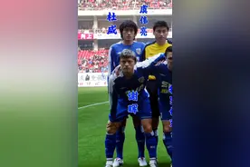 80后申花球迷记忆，2005赛季申花一场比赛首发11人，谢晖、马丁内斯、孙吉、孙祥、杜威、肖战波等球员，满满的回忆！#上热门 #上海申花 #80后申花球迷 #中超视频封面