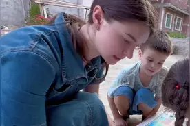 乌克兰媳妇培养孩子看地图，让孩子了解自己的祖国幅员辽阔视频封面