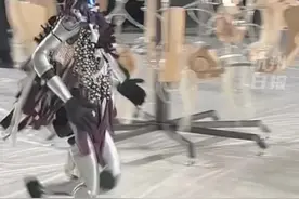 宇树科技#机器人上海时装周走秀 机器人也能走猫步？视频封面