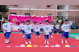 帅帅的小男孩 就这么可爱 要多帅有多帅 小脸白又白 头发甩一甩