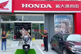佛沙350现车正在活动中！唐山新大洲本田路北店！视频封面