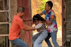 女子冷静机智自救最终虎口脱险 #严厉打击违法犯罪 #内容过于真实 #我的观影报告 #如何自救 #严惩黑恶势力