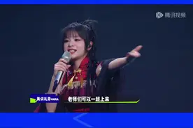 诶导演！薛之谦怎么跳舞还踹麦架呢（举手）龙哥这高抬腿怎么在极乐净土这不管用了？主打一个各跳各的是吧！#奔赴现场脉动回来 #奔赴万人现场 #美依礼芽教薛之谦跳宅舞 #梁龙跳宅舞脑子和四肢刚认识