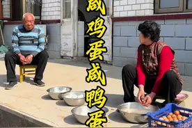 被农村的生活治愈，分享下我的乡村生活，看看我妈用两种方法腌的咸鸭蛋咸鸡蛋效果如何#被农村的生活治愈  #农村夏日美食 #农村生活要一步一步走 #怎么能不喜欢乡下生活呢 #分享下我的乡村生活