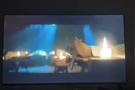 女孩子的快乐是什么？无非就是半夜一起看鬼片