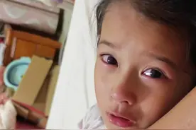 你都不带我去看妈妈 是的，妈妈生病住院的时候，我确实没带你去医院看她。当时口罩还没有结束，ICU病房门口只能有一个人陪护，谁都没办法探视。我做为配偶必须在医院里，有时候碰到紧急情况必须我签字。要买的东西也必须我去，缴费也必须是我，病房外等消息的人还是我。当时我坐在椅子上多么希望听到有好转的消息，可事与愿违。失去孩子妈妈后，我很思念她。确实很悲伤，有时候也没克制住情绪，表现了出来。石头也会因为有泉眼蹦出水来，更何况是人心呢。因为有爱，所以思念不断。不过心中荡起的涟漪终归会平静，收拾好心情，勇敢面对生活。#记录真实生活 #懂事的孩子视频封面