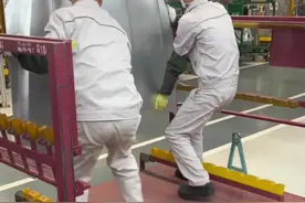 原厂前盖安装和外面一样吗？这个视频带您了解！#汽车制造 #工厂实拍视频 #打工人视频封面