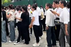 申请去日本和台湾劳务的越南年轻人真的好多。#越南 #路人视角视频封面