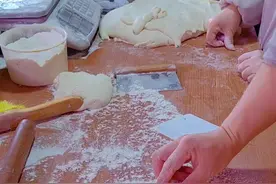 家常大饼做法，擀饼擀不圆的，一定要用这种手法去操作 #面食分享 #抖音美食推荐官 #烙饼 #麦香源面食视频封面