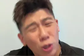 真的绝了 没想到连续两年 都是崴脚鸭过生日 但生日就要开开心心！但最后@高宇锋 的祝福 原谅我不能接受了！#生日快乐 #周嘉豪