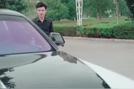 假装一天男友结果被瞧不起。#正能量视频