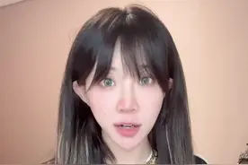 爸爸带着不满12岁的孩子在公路上骑行，结果孩子意外摔车，被迎面而来的汽车碾压，儿童骑行更要注意安全！！#骑友提醒儿童骑行应格外注意视频封面