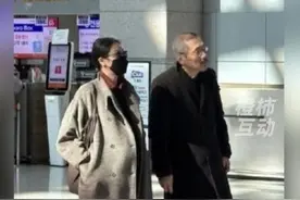 韩国80后女星金敏喜为65岁导演洪尚秀产下一子，曾出演《热情似火》《小姐》#金敏喜