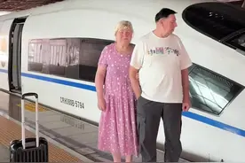 乌克兰外公外婆第一次体验中国高铁，外婆说又快又稳像坐飞机一样！#中国高铁 #中国速度闪耀世界 #中国制造 #记录真实生活 #外国人在中国视频封面