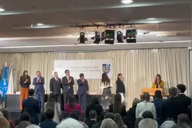 可恶的学校不提供学士帽，只好我们自己做啦～#日常vlog视频封面