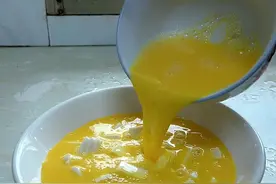 把鸡蛋倒进豆腐里，出锅就是一道美食，而且做法还特别简单！ #美食制作分享 #鸡蛋新吃法