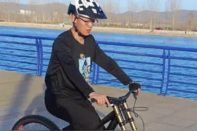 自行车后轮骑3.0。#自行车技巧 #自行车教学 #教玩自行车