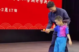 你让这个小马拿什么输！🥹#马龙 #马龙现身小学开学第一课 @DOU+上热门视频封面