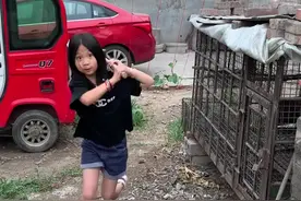 小花为啥抡大锤？#抡大锤的小姐姐 #吓出一身冷汗 #熊孩子系列 #万万没想到 #语出惊人的熊孩子视频封面