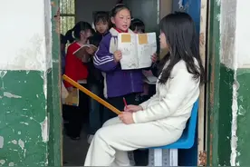 第31集：跟以前自己的语文老师学到的这招真的好用！坚持背一个走一个，不背完不回家。班上大多都是留守儿童，回家了爷爷奶奶也不会辅导，所以我尽量不麻烦家长自己一个个过关。#班主任 #留守儿童 #乡村教师 #语文老师 #背书视频封面