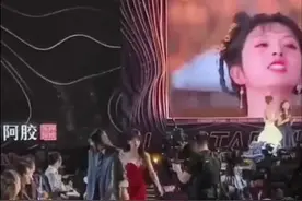 #田曦薇 #星光大赏内场 #红裙和小田的适配度满分，好辣好辣[