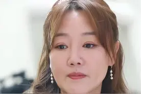 哈妹薛佳凝久违亮相活动，曾经在《粉红女郎》中饰演古灵精怪的哈妹而被观众熟知，如今多年不见，你还记得她吗？#娱乐圈 #薛佳凝#粉红女郎视频封面