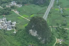 真是想不明白，为何不直接绕过去呢？#高速公路 #穿山洞视频封面