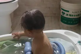#你们见过这样洗澡的吗视频封面