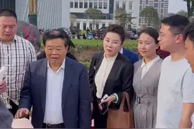 福耀科技大学偶遇曹德旺老爷子，占地一千多亩，总建筑面积90万平方，满满正能量[强]#曹德旺#福耀科技大学视频封面