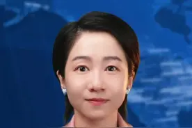 #黄金白银创历史新高  黄金白银涨疯了，现货金价刷新历史，白银创2011年以来最高纪录。周大福、老凤祥今日的零售金饰报价分别为1053元/克、1050元/克#黄金 #白银 #金价 #黄金首饰视频封面
