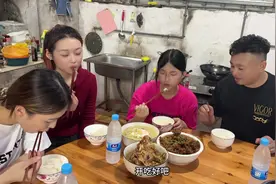 震惊，卷毛哥居然区别对待三个女儿