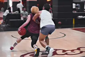 “打了一场很爽的比赛”理性问：大家矮个子遇到身体壮的该怎么防守？#单挑 #篮球 @DOU+小助手视频封面