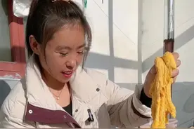 俺妈切了好多南瓜晒南瓜干，说留着过年吃，主要是能放的住！今天蒸的麦子花馒头！ #记录真实生活视频封面