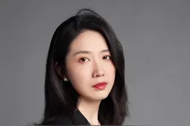 被加塞车主已做定损，两地交警均作回应……律师解读#交警回应奔驰男插队砸引擎盖  #被加塞车主称已对车辆做定损  #新闻姐 @抖音短视频