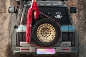 仰望U8用暴力模式+豹8的275公路胎爬坡，附带牧马人视角。 #创作灵感 #仰望U8 #硬派越野 #越玩越野 #国产车视频封面