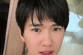 在网上#搞笑才有流量吗？#向天再借五百年 韩语翻唱，@上上🎤 唱的很好！除了歌词以外哈哈！#金正久 韩语就是朝鲜语哦！总说不一样的人，你们上中国大学就知道了！视频封面