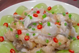万万没想到大酒店天天排队桌桌必点的白灼鱼片，咱们自己在家做也能轻松做出来，肉质鲜嫩爽滑，全家人都爱吃！#白灼鱼片 #一起学做菜视频封面