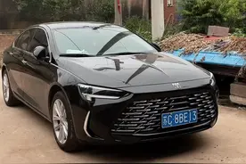 新款君威开了有九个多月了，今天和兄弟们分享一下这款车使用感受。最近测了一次实际油耗每公里0.72元，按表显算是0.68元每公里，三分之一高速，三分之二城乡路况，按我加油时95号汽油8.49元计算的#别克君威 #dou是好车 #别克 #是时候买辆属于自己的车了