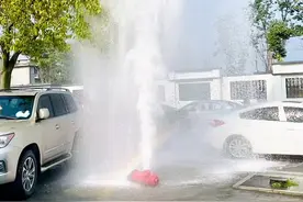 大年初一，遇水则发！排队沉浸式洗车~~遇见彩虹~ 见者好运视频封面