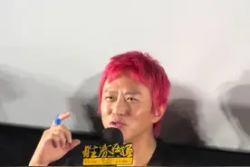 #电影胜券在握北京首映礼 #邓超 超哥想不到吧，遇到对手了！边说边跳也是独一份了！#邓超超绝e人出场方式 #邓超首映礼说跳就跳  #电影胜券在握视频封面