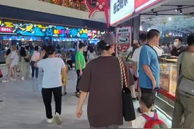 #防城港 在防城港吃海鲜的朋友以后可以来这里了，刚开业的八爪鱼城市厨房，这里是港口市区唯一一家一楼卖海鲜，二楼加工的市场，大家有空可以过来看看视频封面