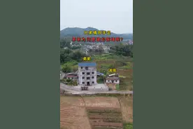 兄弟两在一起建房，为何弟弟要建起围墙把哥哥隔开呢？两兄弟围在一起建不好吗？#自建房